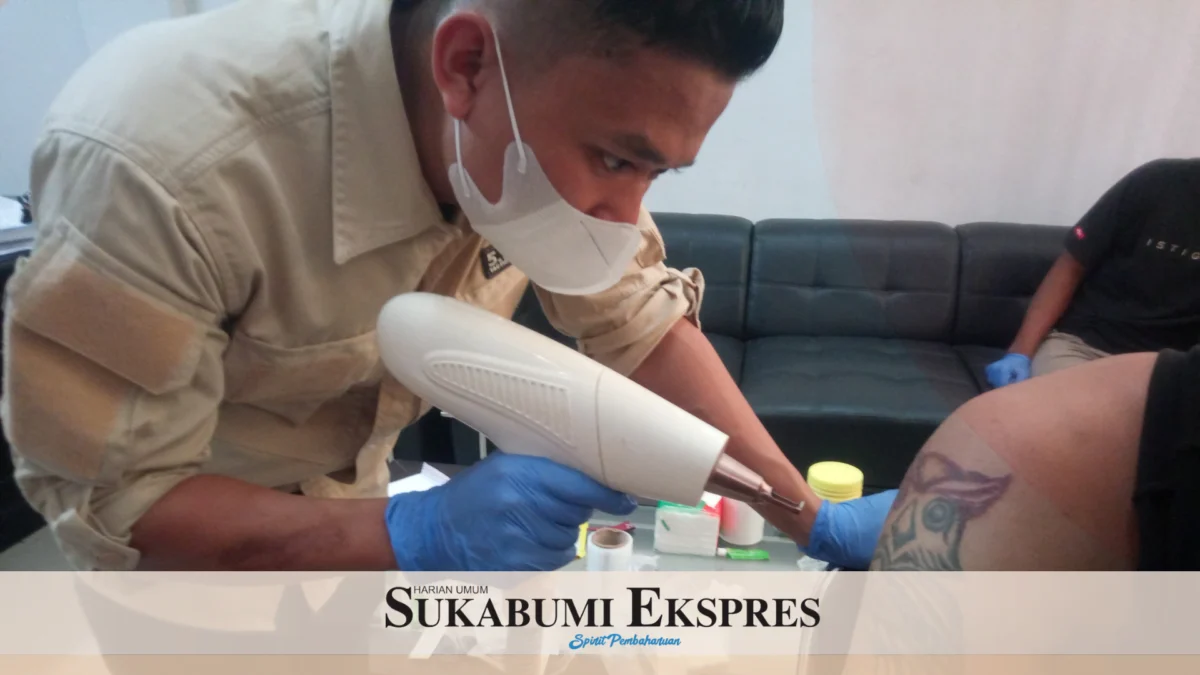 Berani Hijrah, Puluhan Warga Sukabumi Ikuti Hapus Tato