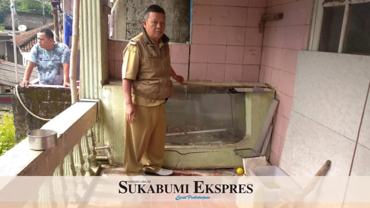 Satu Unit Rumah di Cibaregbeg Rusak Akibat Retakan Tanah