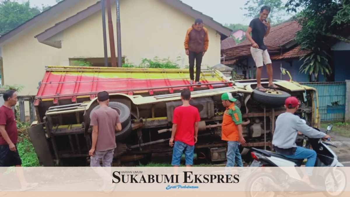 Truk Terguling Saat Menghindari Bocah yang Akan Menyebrang