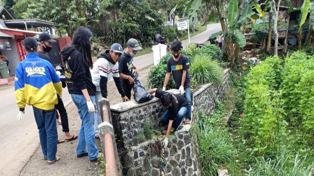 Sulap Anggota Geng Motor jadi Pemungut Sampah