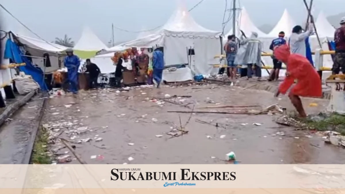 Diguyur Hujan, Sungai Cipalabuan Meluap Banjiri Pasar Malam di Palabuhanratu