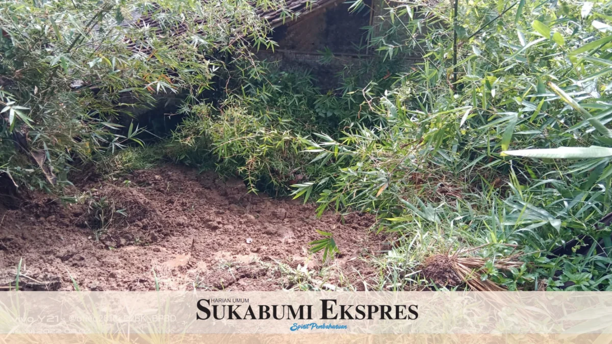 Rumah Warga di Gegerbitung Nyaris Ambruk Tergerus Longsor