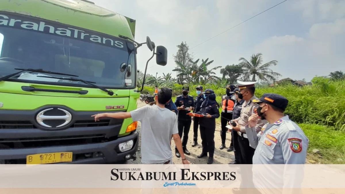 Petugas Gabungan Tindak Truk ODOL *Berpotensi Menyebabkan Kecelakaan Lalu Lintas