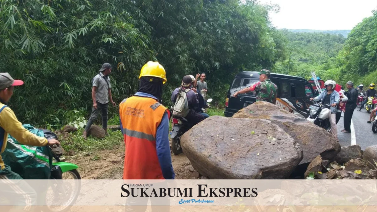 Jalur ke Kawasan Geopark Tertutup Material Longsor