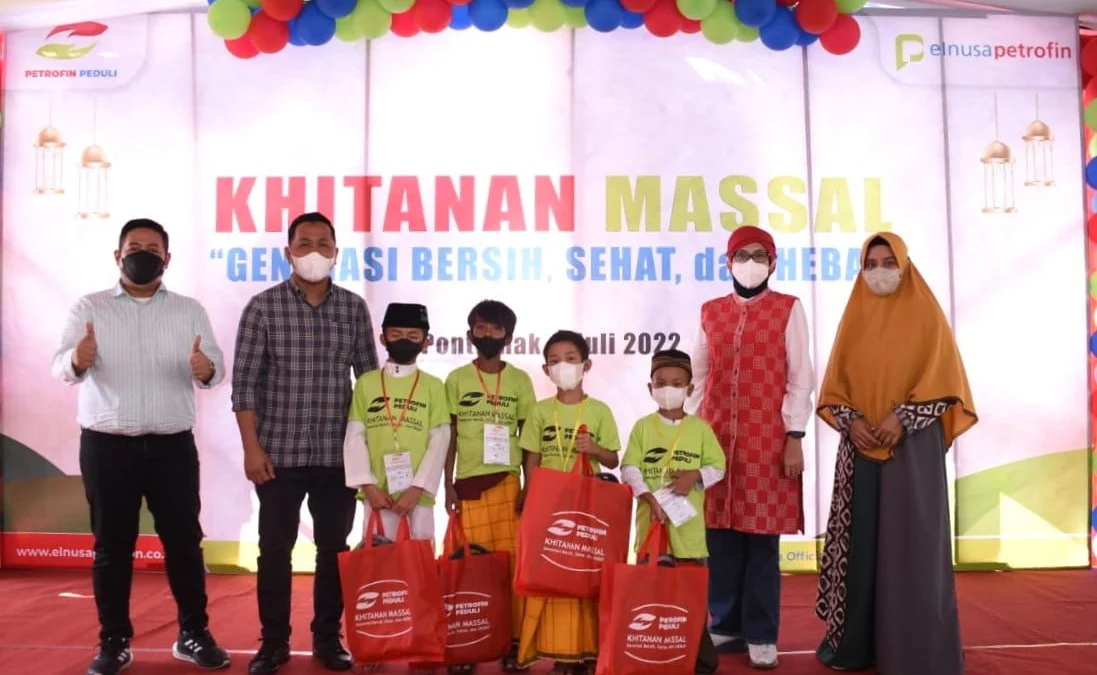 HUT Perusahaan ke 26, Elnusa Petrofin Gelar Khitanan Massal untuk Anak-anak di Pontianak