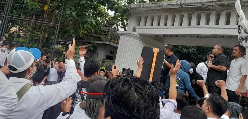 Ketua DPRD Temui Nakes yang Berunjukrasa dan Menggelar Rapat Khusus