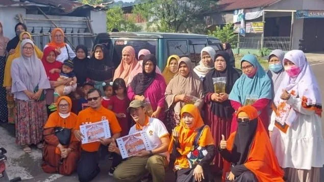 PKS Kota Sukabumi Menyapa Warga, Bagikan Ribuan Paket Minyak Goreng