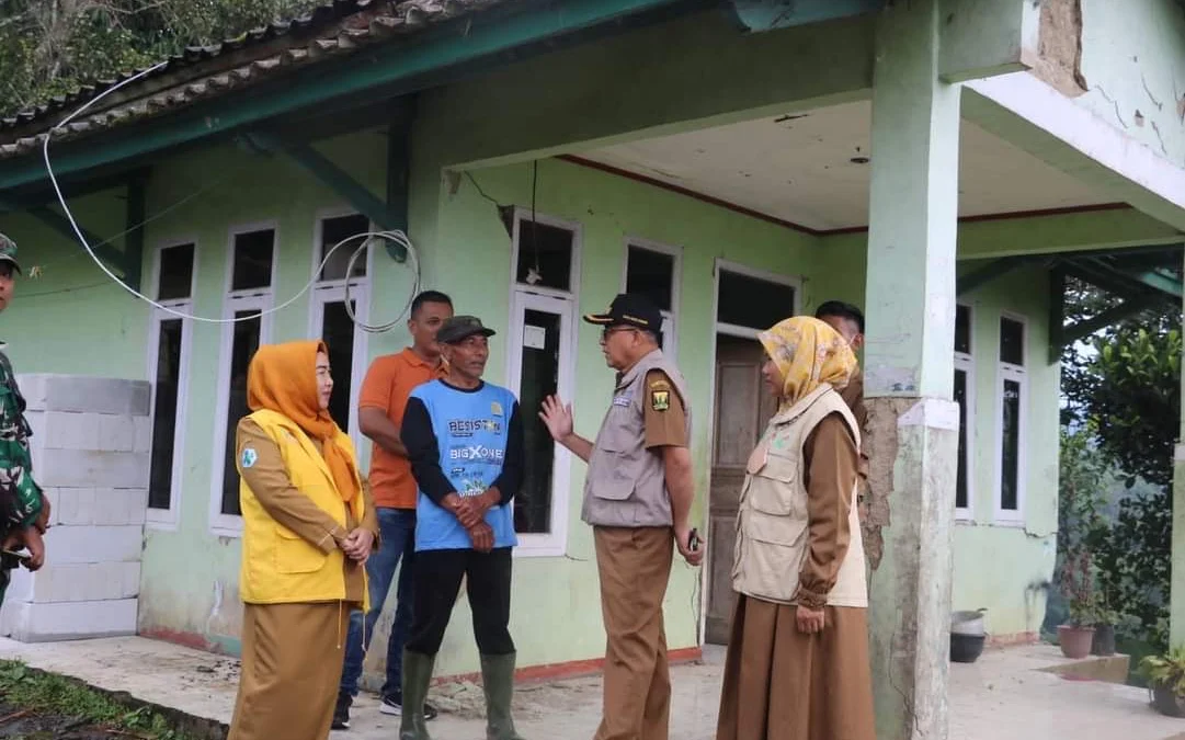 Wabup Tinjau Posko Pelayanan Terdampak Gempa di Caringin dan Nagrak