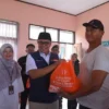 KPM di Kecamatan Baros Terima Paket Sembako
