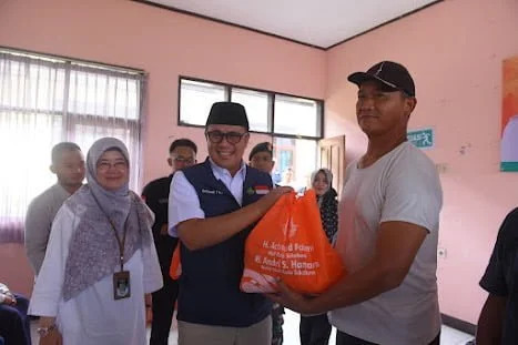 KPM di Kecamatan Baros Terima Paket Sembako