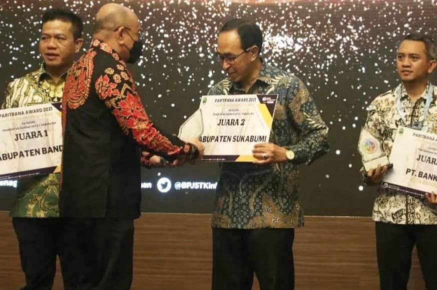 Pemkab Sukabumi Raih Penghargaan Jamsostek Paritrana Award