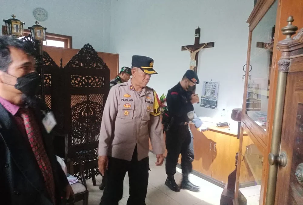 Unit Jibom Brimob Polda Jabar Sisir Gereja di 4 Kecamatan di Sukabumi