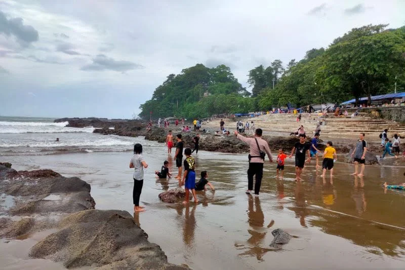 Libur Natal, Pantai Selatan Sepi Wisatawan