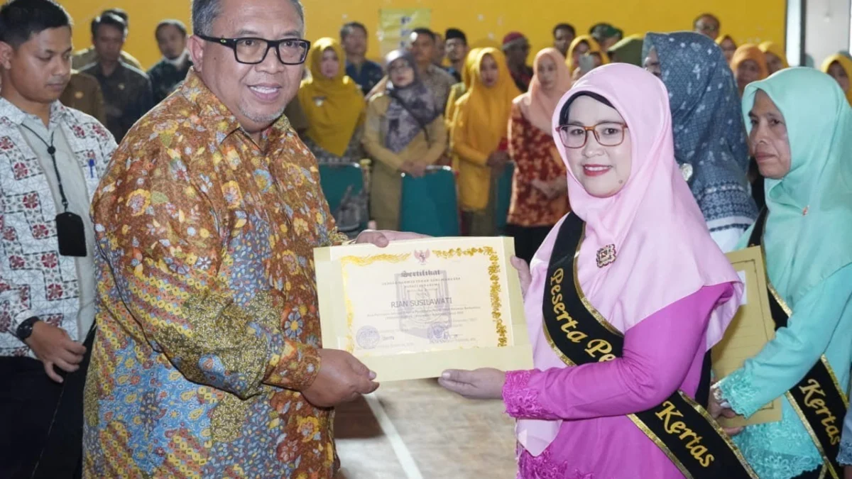 Ratusan Kader Perahu Kertas Diwisuda