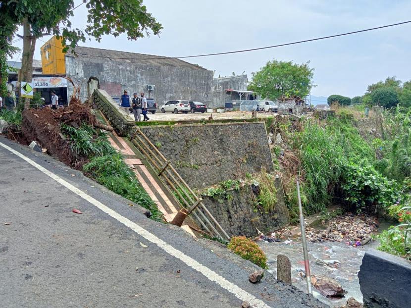 Perbaikan Dioptimalkan Tahun Depan, Penanganan Jembatan yang Tergerus Longsor di Jalan Sudirman