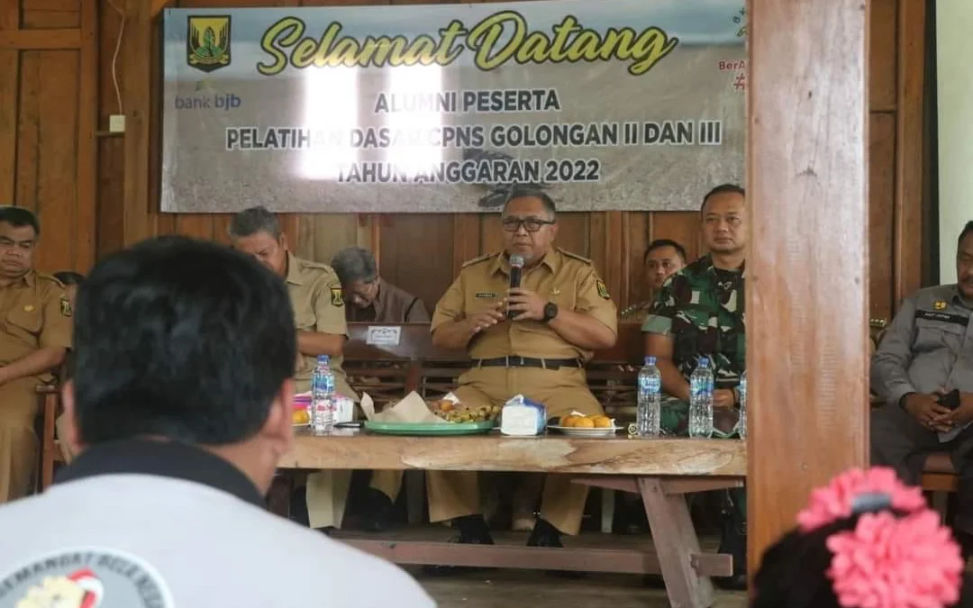 Bupati Serahkan STTP Latsar CPNS