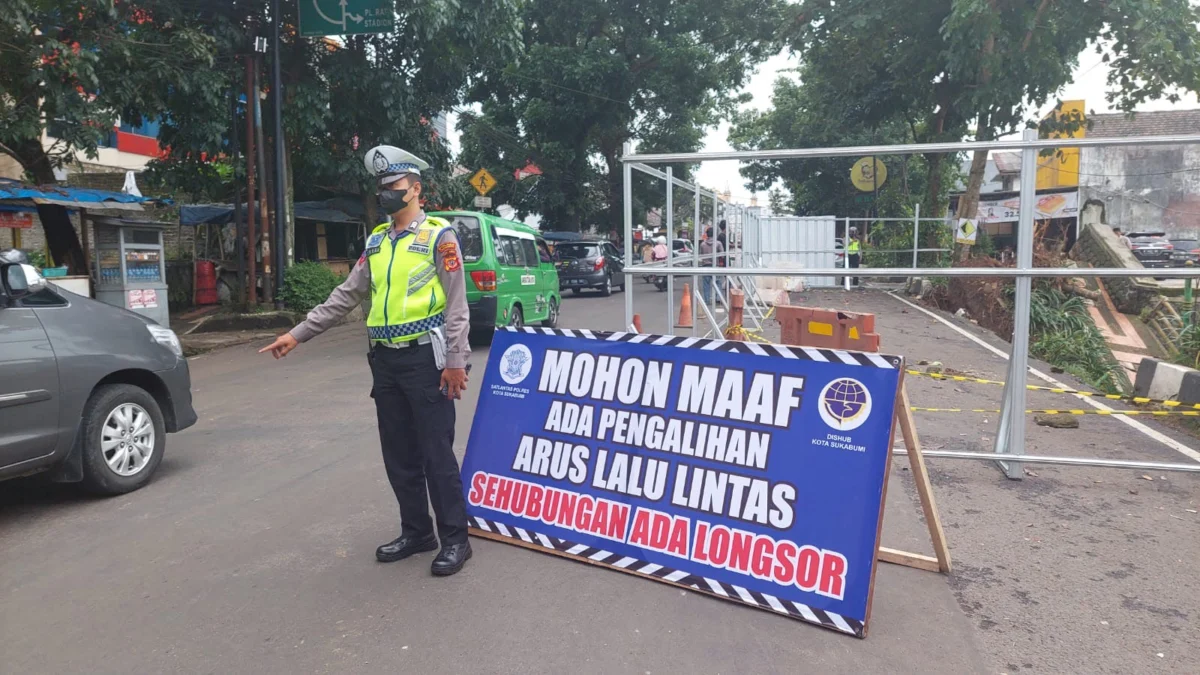 Ruas Jalan Sudirman Diberlakukan Satu Lajur