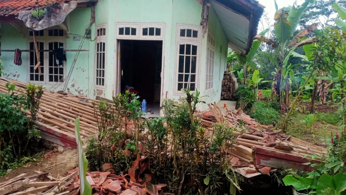 Sukabumi Bergetar, Beberapa Rumah Warga dan Sekolah Rusak