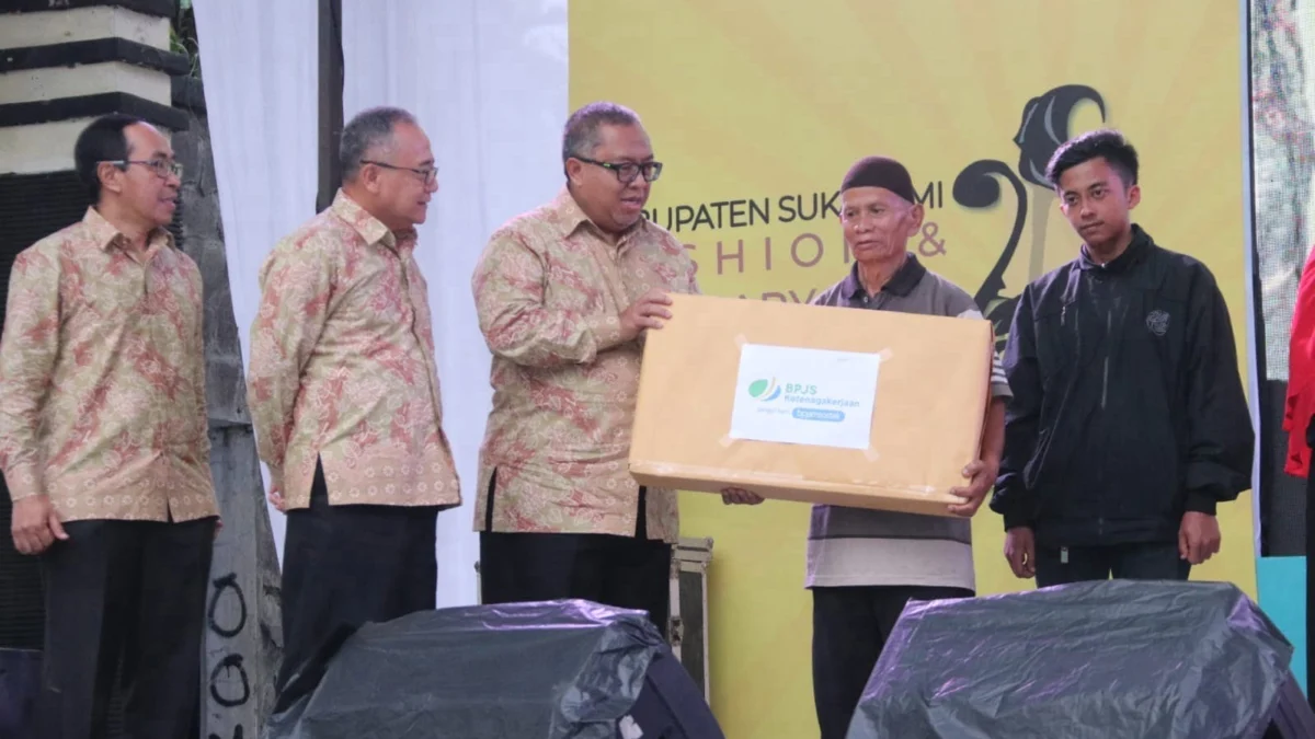 Fashion & Culinary Nite Festival Resmi Ditutup Bupati Fashion & Culinary Nite Festival Resmi Ditutup Bupati