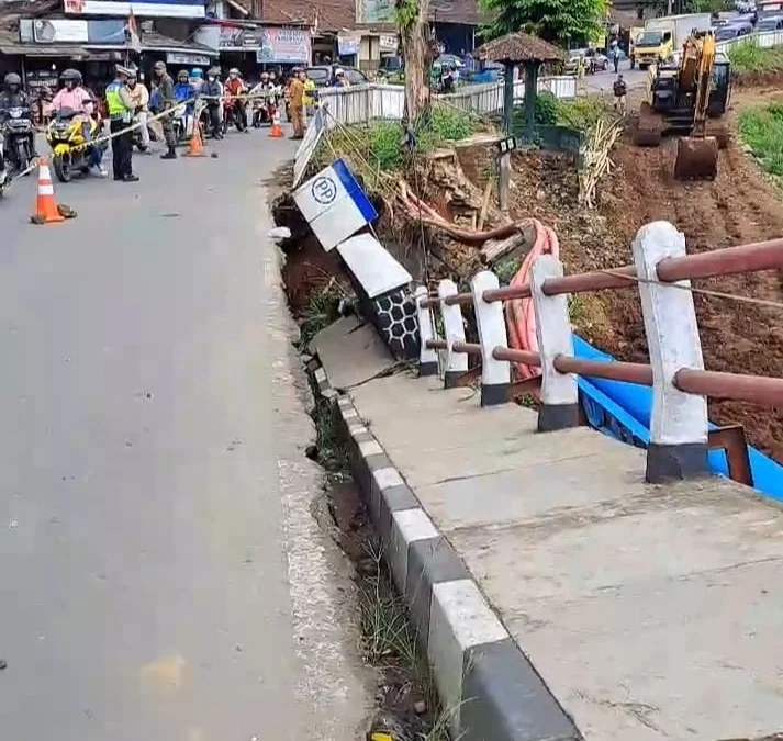 Waspadai Konstruksi Jembatan Pamuruyan!