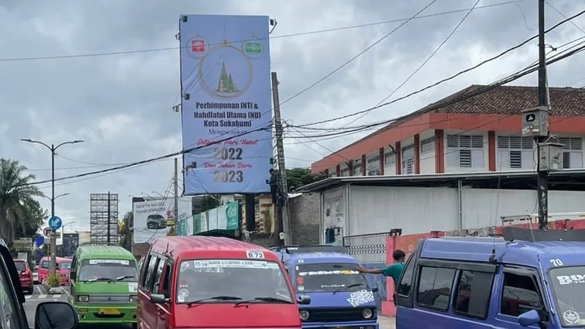 Tunjukan Nilai Toleransi, INTI dan PC NU di Sukabumi Pasang Billboard Ucapan Selamat Nataru