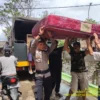 Polisi Diterjunkan Bantu Evakuasi Korban Bencana Pergerakan Tanah