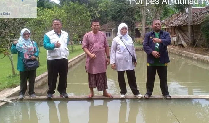 Kembangkan Budidaya Ikan di Lingkungan Pondok Pesantren