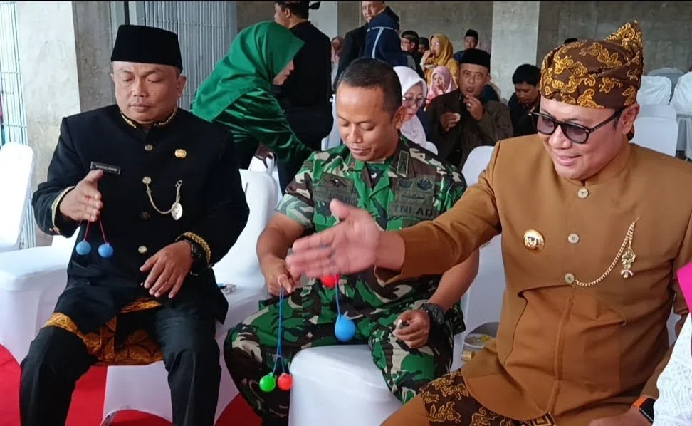 Bibir Sobek Gegara Lato-lato, Bocah Asal Cicurug Harus Dibawa ke Rumah Sakit