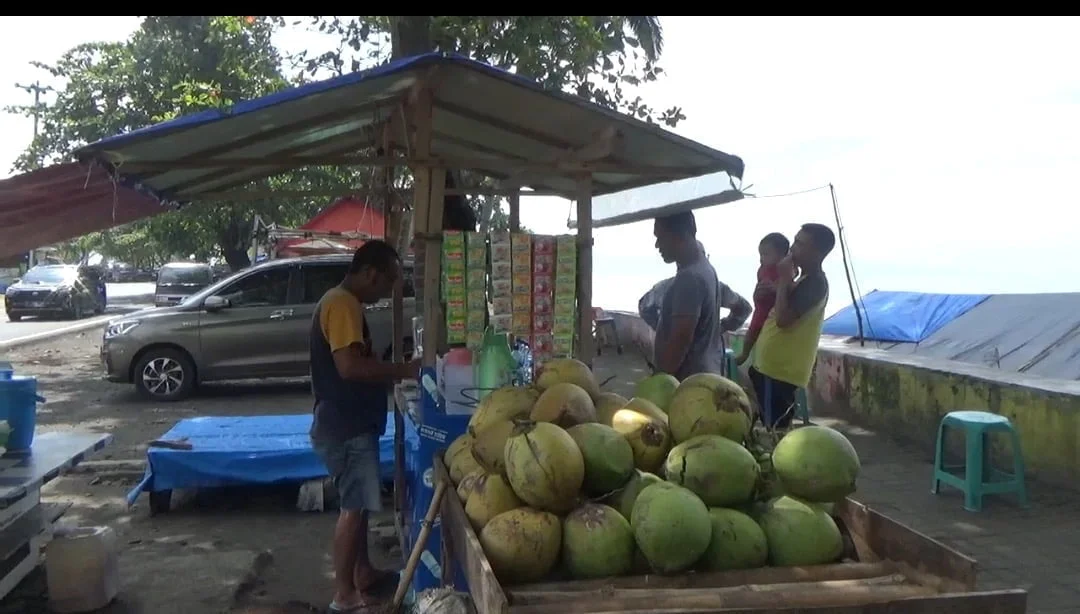 Omset Pedagang di Objek Wisata Palabuhanratu Menurun