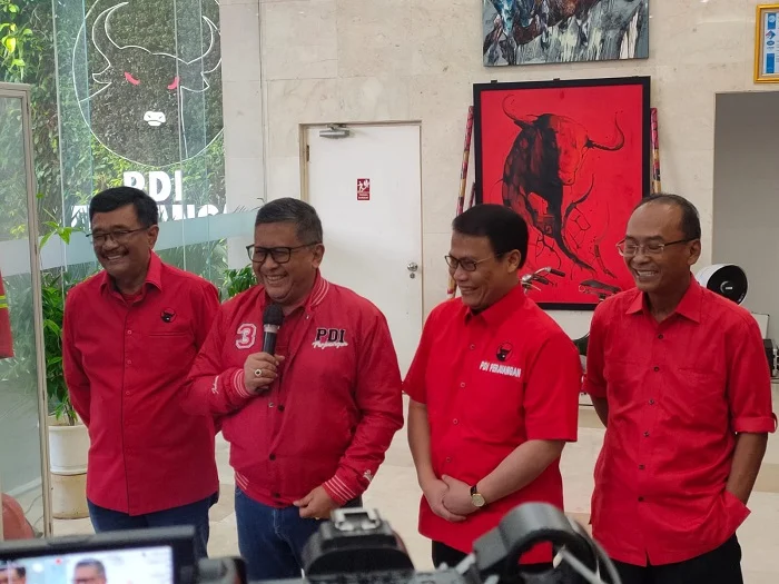 Isu Reshuffle Memanas, Hasto Diminta Mega Menghadap Jokowi