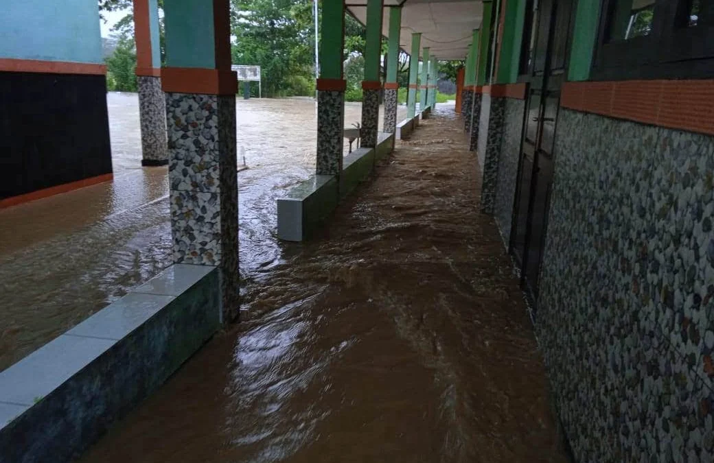 Hujan Deras, Ruang Kelas SDN Gunungsentul Terendam