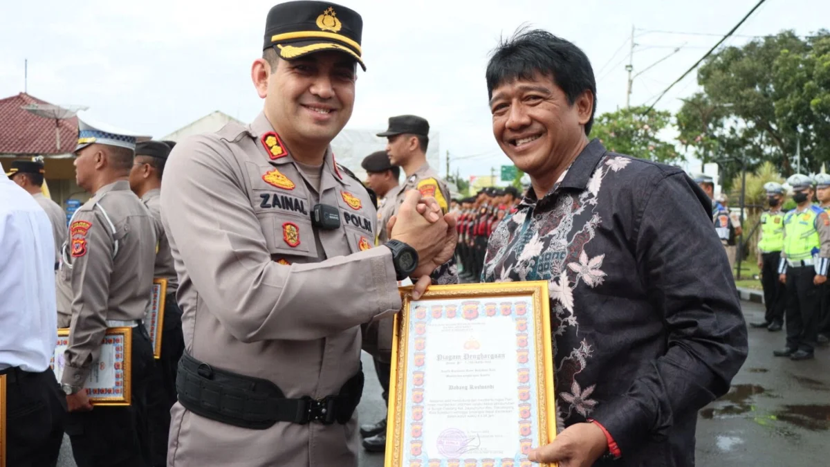 Bantu Ungkap Kasus Pembunuhan, Warga Terima Penghargaan