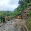 Jalan Menuju Geopark Ciletuh Tertutup Longsor