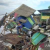 Banjir Rob Terjang Pesisir Selatan, Sejumlah Warung Rusak Berat 