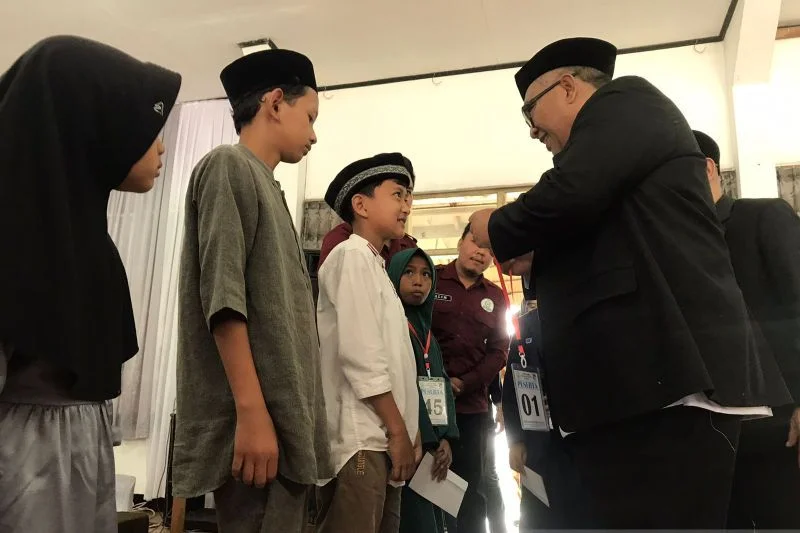 Anak Yatim Terima Fasilitas KIS