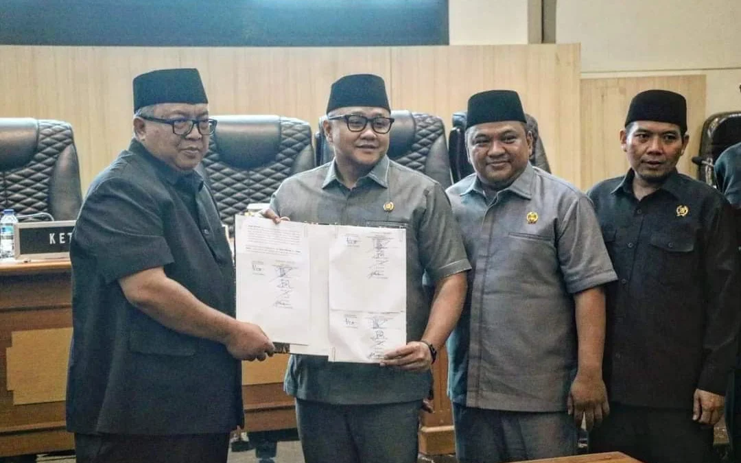 Paripurna DPRD, Bupati Sampaikan Pendapat Akhir Atas Dua Raperda