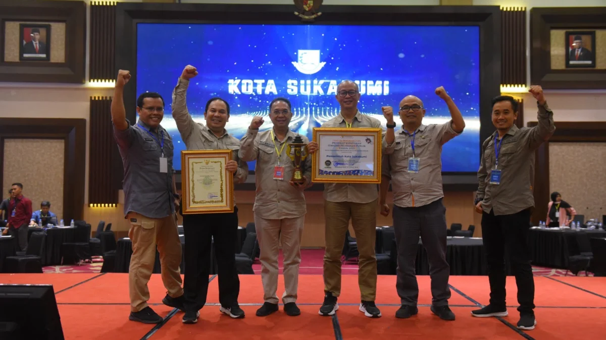 Pemkot Sukabumi Sabet Dua Penghargaan dari Pemprov Jabar dan Ombusman RI Pemkot Sukabumi Sabet Dua Penghargaan dari Pemprov Jabar dan Ombusman RI