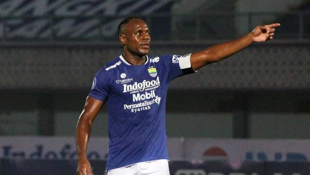 Bek Persib Bandung Victor Igbonefo berharap hasil maksimal dalam Liga 1 menghadapi Persik Kediri hari ini Rabu, 8 Maret 2023. Instagram/@vicshaga.