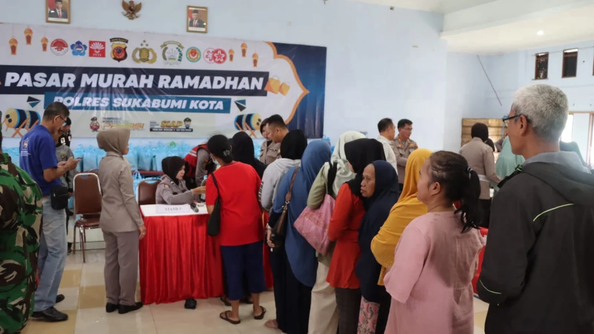 Warga Antusias Ikuti Pasar Murah Polres Sukot