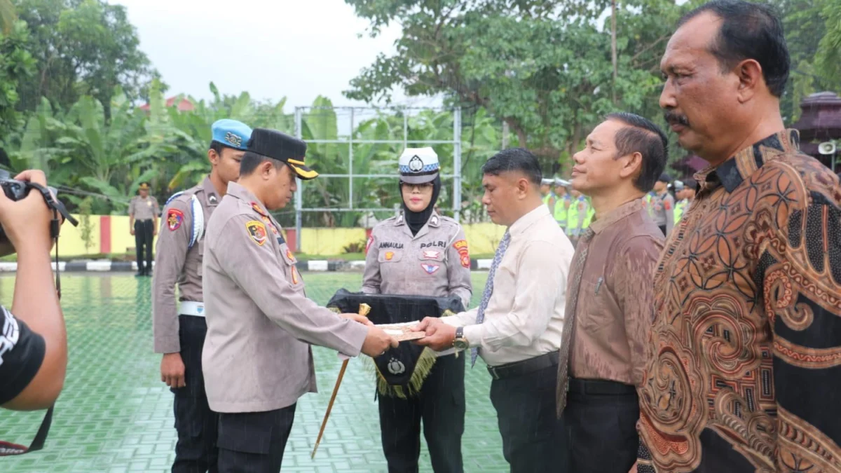 Kapolres Lepas Purnawirawan Kabag Ops dan 3 Perwira Polisi