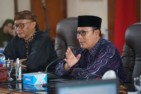 Komitmen Bersama Menjadikan Kota Layak Anak Komitmen Bersama Menjadikan Kota Layak Anak
