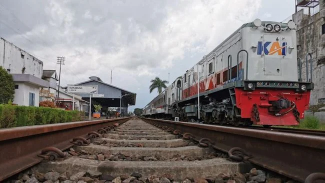 Seluruh Perjalanan KA Pangrango Batal, Dampak Longsor di Kampung Sirna Sari