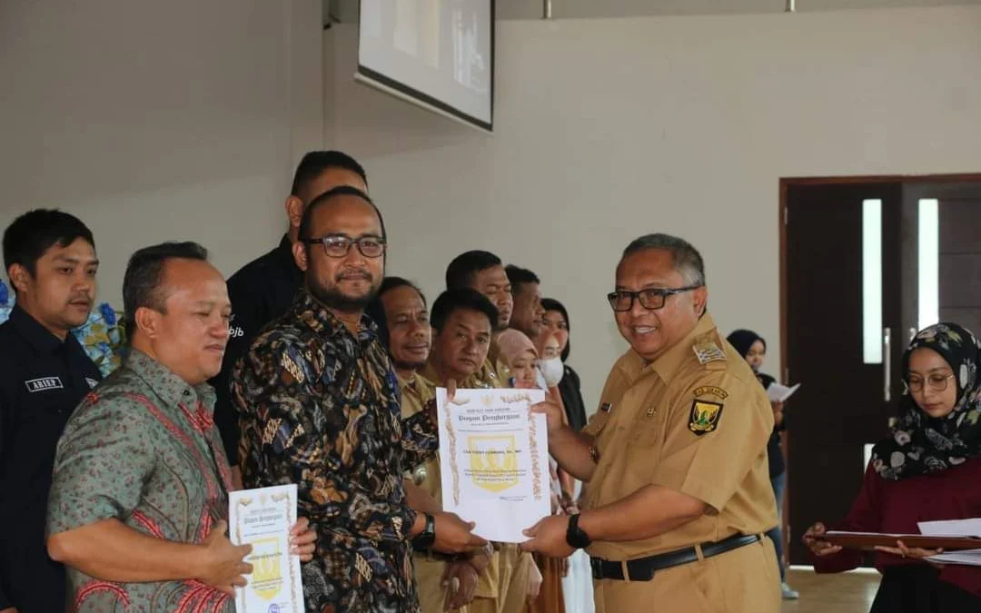 Ratusan Siswa Terima Beasiswa Bupati Sukabumi