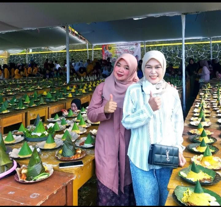 Warga Gunung Keramat Gelar Tradisi Saji 1000 Tumpeng Jelang Ramadan