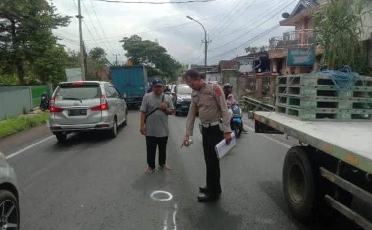 Nyalip Angkot, Pengendara Motor Tewas Ditempat