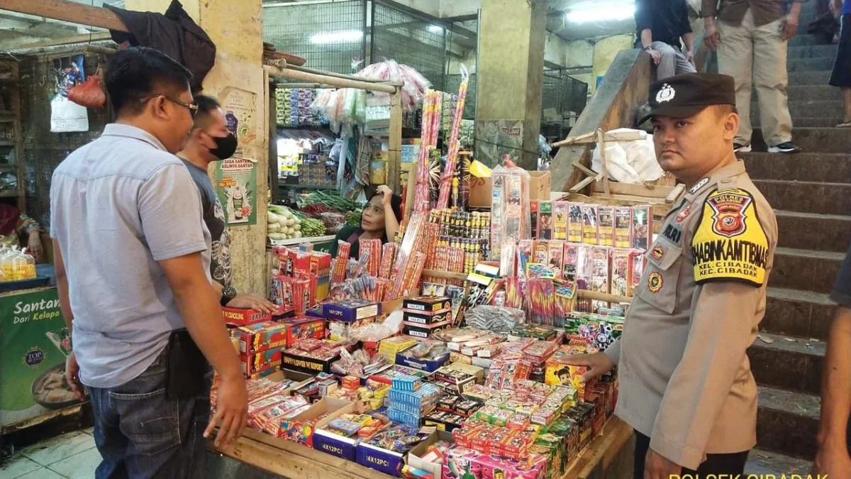 Ciptakan Suasana Aman dan Kondusif, Polsek Cibadak Operasi Petasan