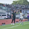 Luis Milla dan Robi Darwis di Laga Persib vs Persebaya.