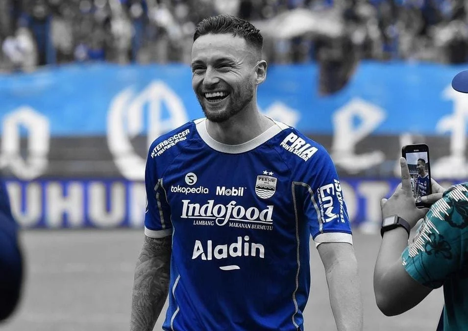 Marc Klok mengalami gangguan pada engkel dan belum bisa dipastikan akan bermain dengan Persib Bandung melawan Persik Kediri di Liga 1 pada 8 Maret 2023. Persib.co.id.