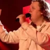 Mengenal Sindrom Tourette yang Diidap Lewis Capaldi yang sempat kambuh saat konser di Jerman. Instagram/@lewiscapaldi.