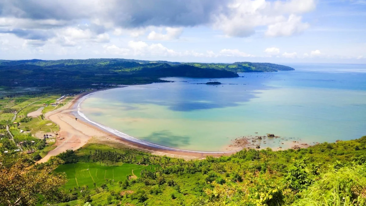 Mengunjungi 5 Pantai Spektakuler di Geopark Ciletuh Sukabumi